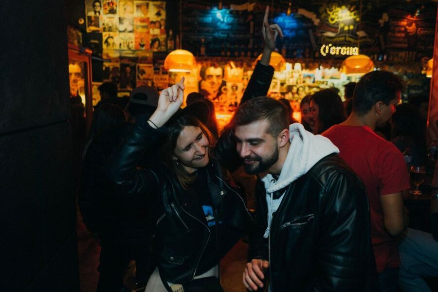 Budapest: Guided Bar Crawl Walking Tour - Wesselényi utca 21 and the move between neighborhoods