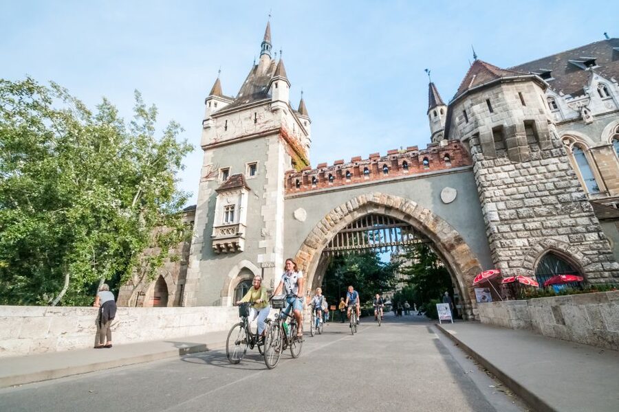 Budapest: Guided City Discovery Bike Tour - Fitness, safety, and equipment