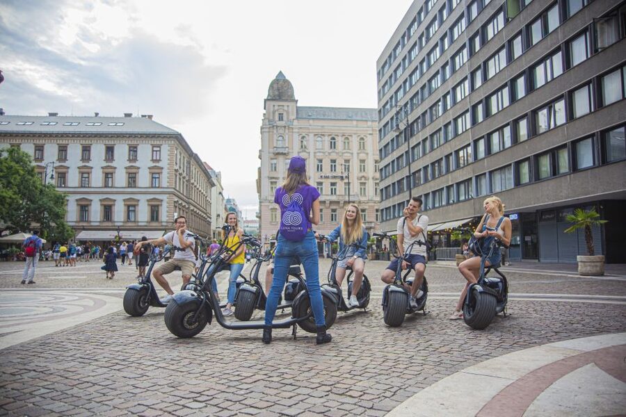Budapest: Guided City Sights Tour by E-Scooter - Crossing into Buda and reaching Castle Hill