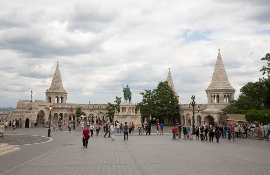 Budapest: Guided City Tour by E-Bike - What the guide adds to the ride