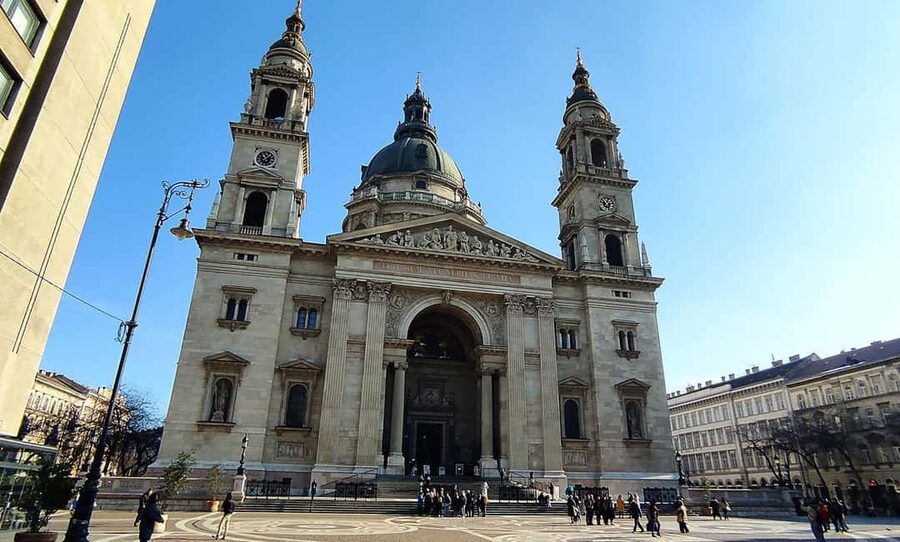 Budapest: Guided City Walking Tour in Buda and Pest - The Short Ride From Pest to Buda