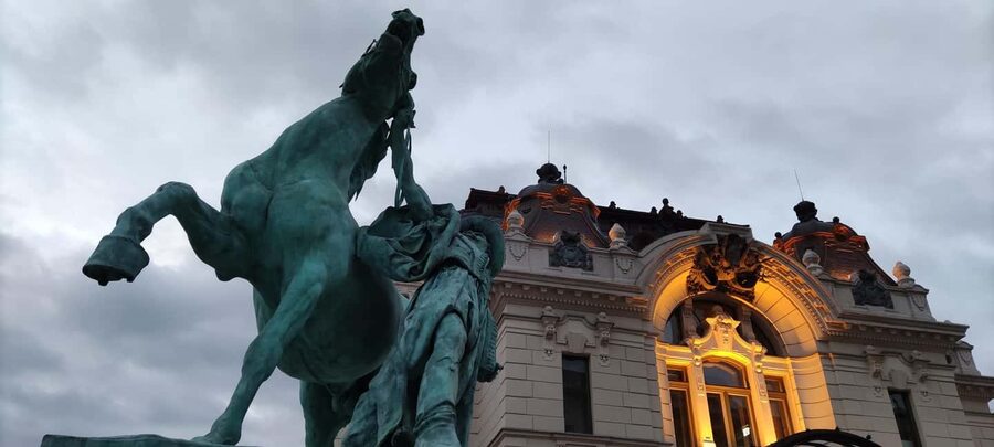 Budapest: Guided City Walking Tour in Buda and Pest - Through the Former Government District