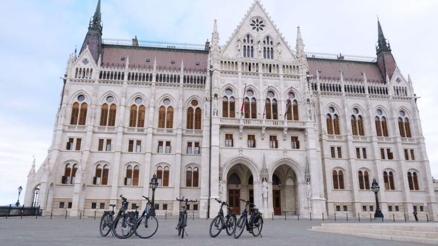 Budapest: Guided E-Bike Sightseeing Tour - What the guides add to the ride