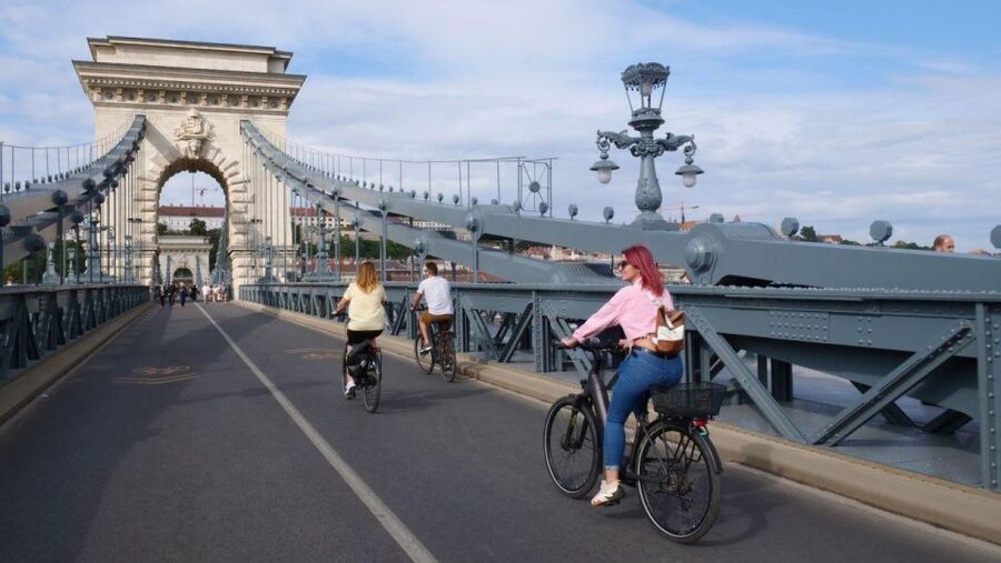 Budapest: Guided E-Bike Sightseeing Tour - Starting high at the Citadella