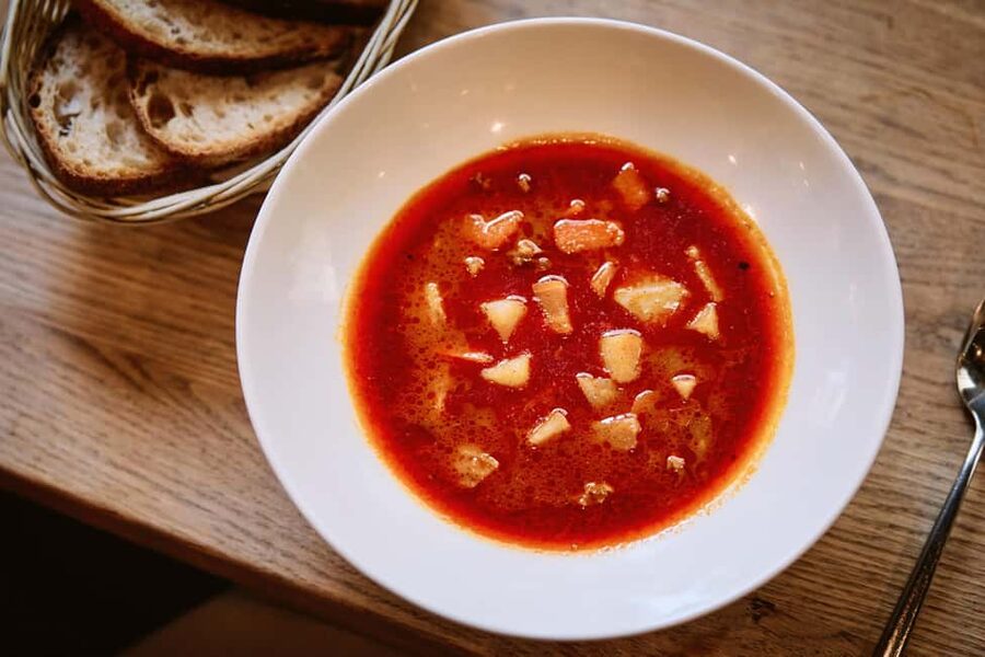 Budapest Guided Food Tour with Drinks Included - Why start a Budapest food tour at a synagogue?