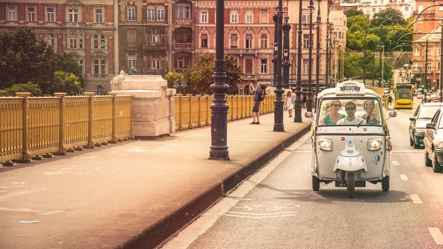 Budapest: Half-Day Exclusive Highlights Private Tour - Why the tuk-tuk works well in Budapest