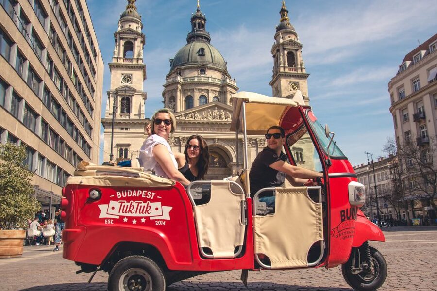 Budapest: Half-Day Exclusive Highlights Private Tour - Starting with hotel pickup in central Budapest