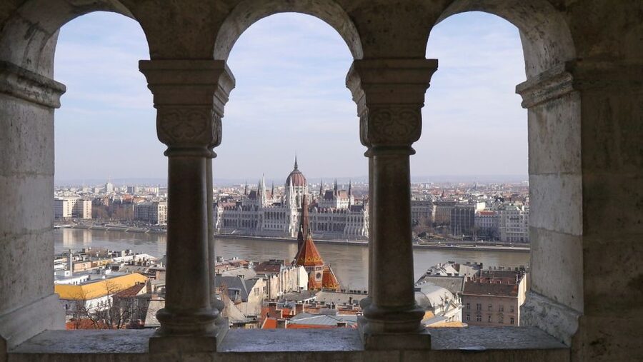 Budapest: Half-Day Highlights Small Group Private Tour - Four hours from District V to both sides of the Danube
