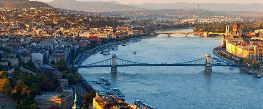 Budapest: Half-Day Highlights Small Group Private Tour - Parliament, Liberty Square, and the grand Pest waterfront