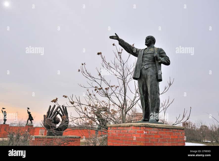 Budapest Half-Day Tour: Life Behind the Iron Curtain - The Citadella and the siege of Budapest