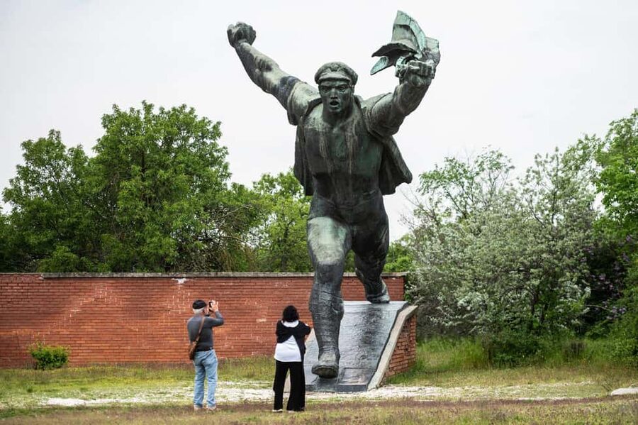 Budapest Half-Day Tour: Life Behind the Iron Curtain - Why the private van makes a difference