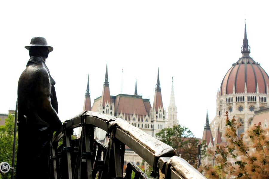 Budapest: Hammer & Sickle Communism Walking Tour - Starting with everyday life behind the Iron Curtain