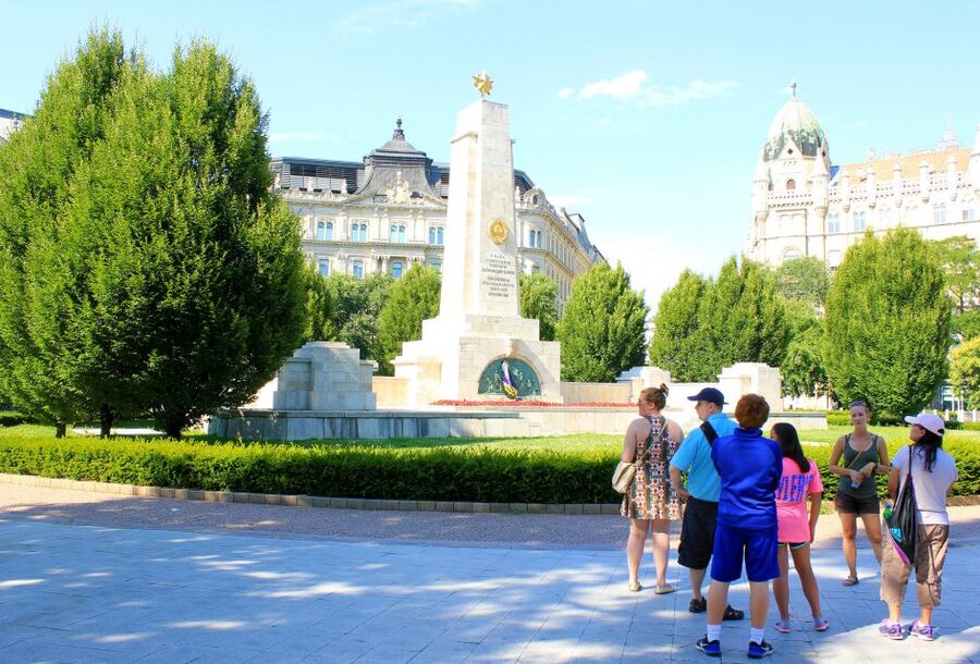 Budapest: Hammer & Sickle Communism Walking Tour - Walking through downtown Pest to Parliament