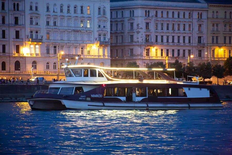 Budapest: Happy Hour Sightseeing Cruise - A short cocktail cruise with a big Budapest view