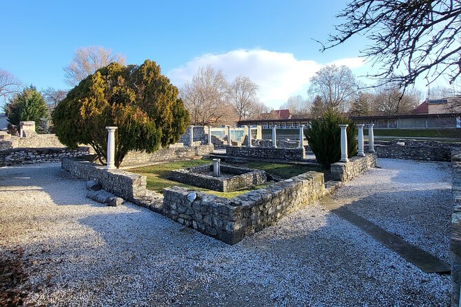 Budapest Hidden Gems - Roman Aquincum Private Tour - Finding the Hercules Villa among modern apartments
