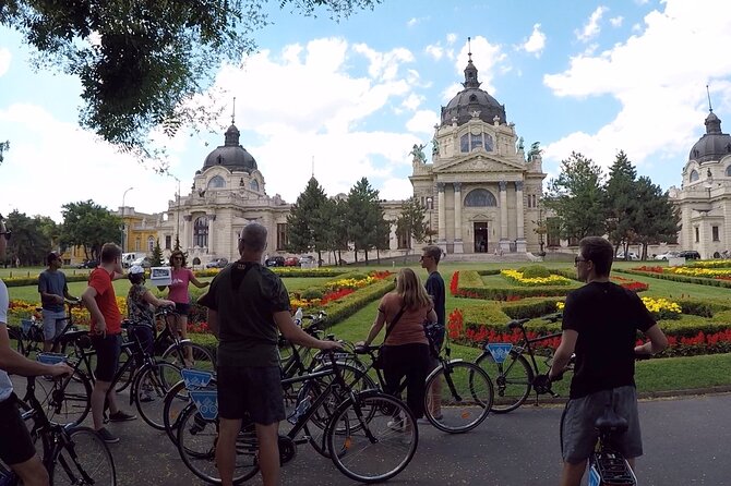 Budapest Highlights Bike Tour with a local guide - Returning through central Pest
