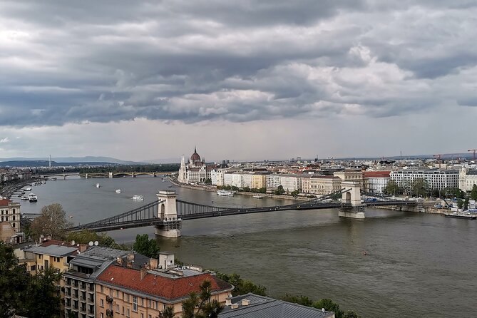 Budapest Highlights Private E-bike Tour - Along the Danube and across Chain Bridge