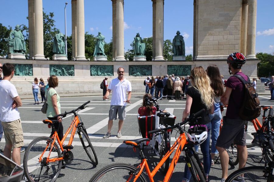 Budapest: Historic Downtown Bicycle Ride with Scenic Views - Heroes’ Square and City Park