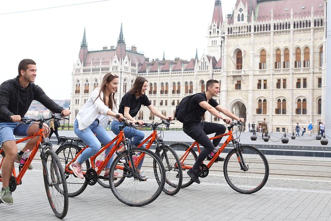 Budapest Historic Downtown Bicycle Tour in small groups - The Great Synagogue and the ride back