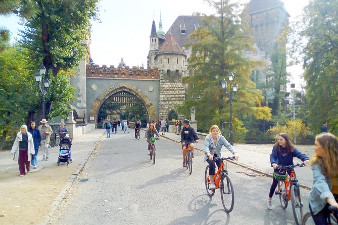 Budapest Historic Downtown Bicycle Tour in small groups - How difficult is the cycling?