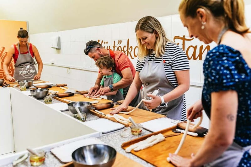 Budapest: Hungarian Chimney Cake Workshop in the City Center - Booking flexibility and practical limits