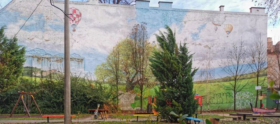 Budapest: Jewish District Private Walking Tour - Gozsdu Court, food, and the quarter today