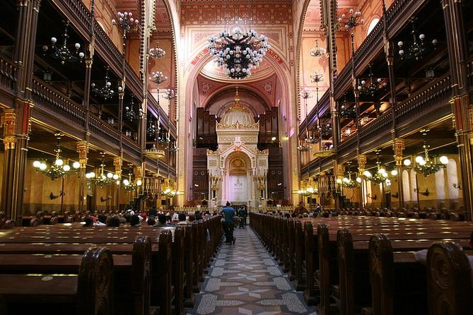 Budapest Jewish Heritage Memorial Walking Tour & Synagogue Entry - Inside the Great Synagogue on Dohány Street