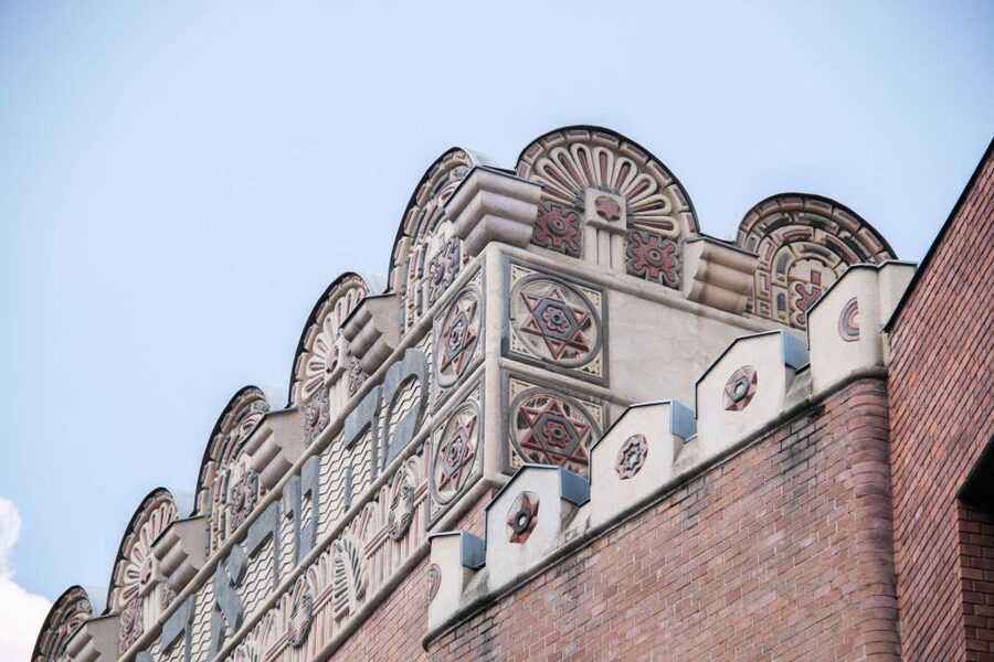 Budapest: Jewish Heritage Walking Tour with Historian Guide - Kazinczy Street Synagogue from the outside