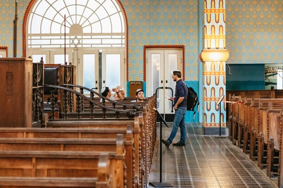 Budapest: Jewish History Guided Walking Tour with Historian - Coffee, soft drink, and flódni