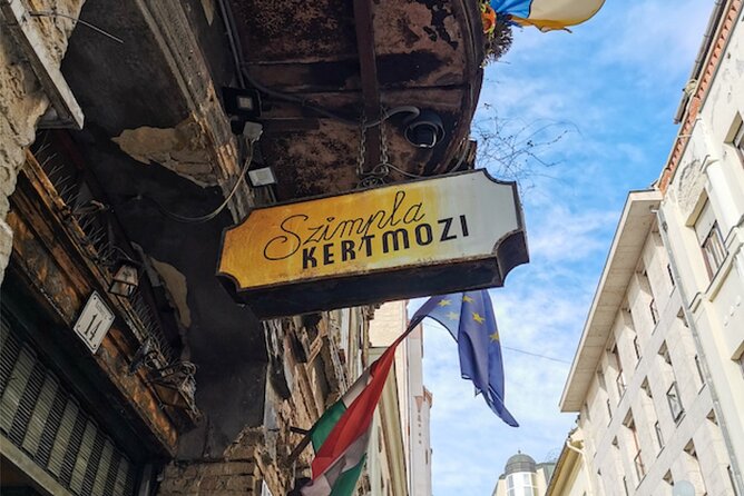 Budapest (Jewish Quarter) Scavenger Hunt and Self-Guided Tour - Szimpla Ruin Pub and the modern quarter