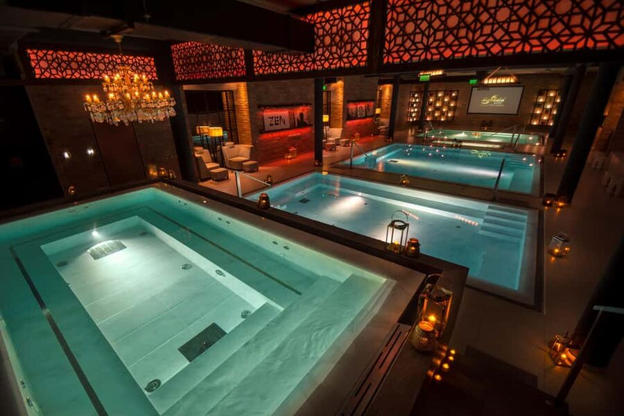 Budapest: Massage 60/75/90 min +Unlimit Bath Mandala Day Spa - Arriving at the pools and heat rooms