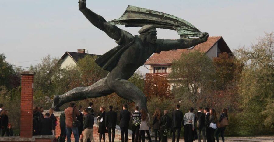Budapest: Memento Park and Icons of Communism Guided Tour - How the small group changes the experience