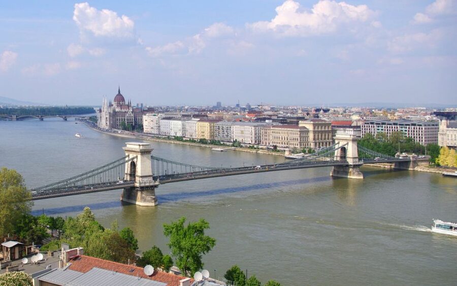Budapest: Multilingual Highlights Tour - Key points at a glance