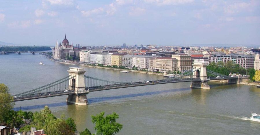 Budapest: Multilingual Highlights Tour - Start beside Saint Stephen’s Basilica