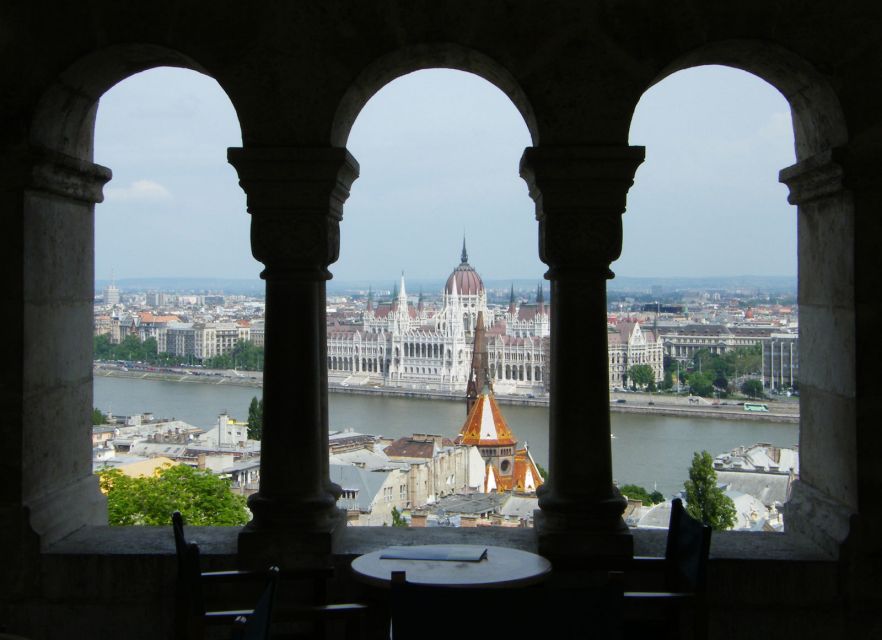 Budapest: Multilingual Highlights Tour - What the multilingual format adds