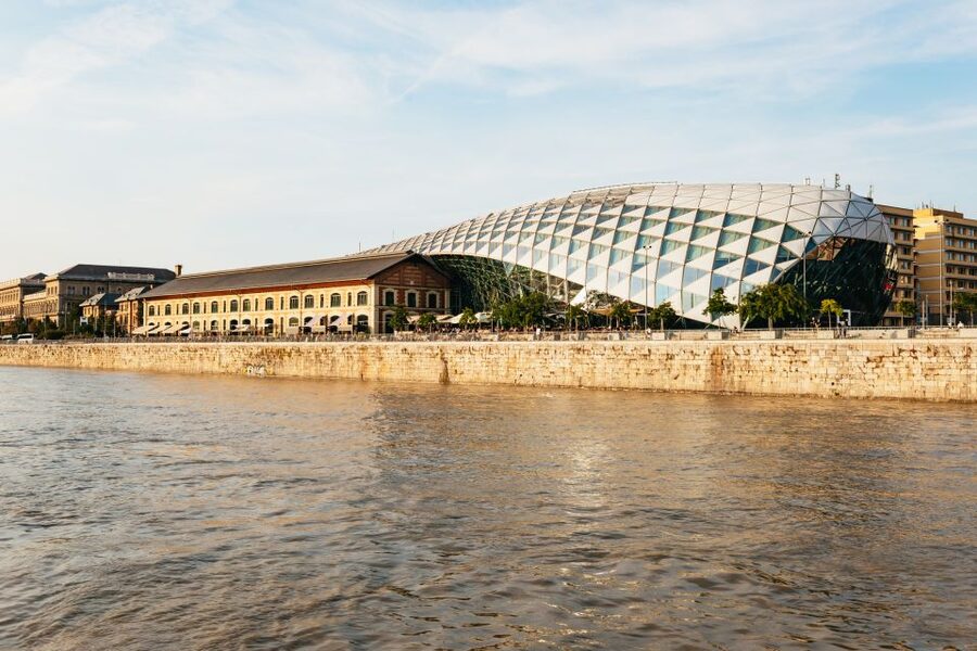 Budapest: Nighttime or Daytime Sightseeing Cruise - The first stretch: Budapests bridges from below