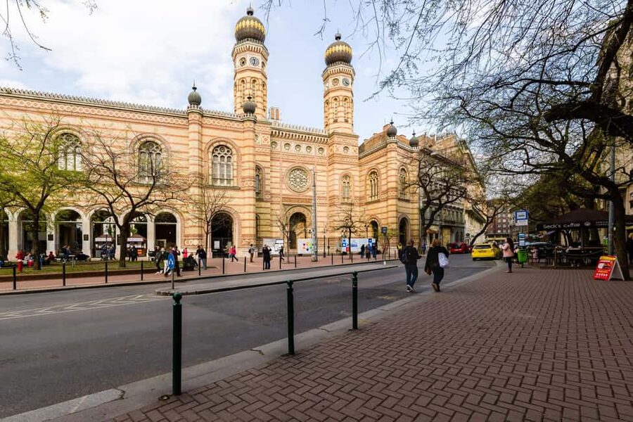 Budapest Old Jewish Quarter History Private Walking Tour - The Ghetto Memorial Wall and the weight of 1944