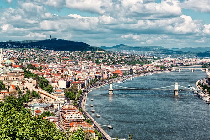Budapest Overview Private tour - Coffee, strudel, and a useful pause