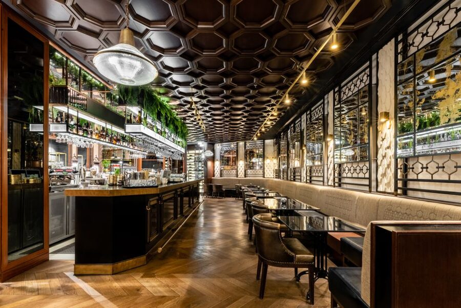 Budapest: Párisi Passage Restaurant 3-Course Menu - My call: book it for the room, not just the food