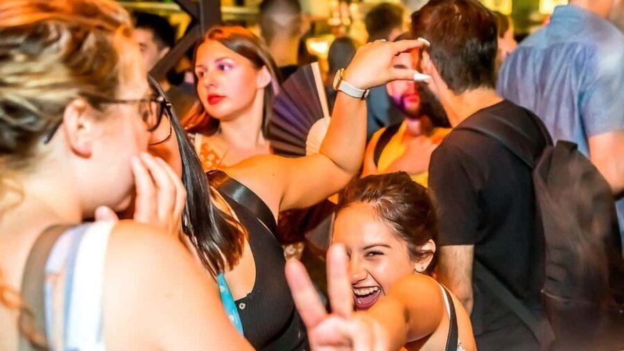 Budapest: Party District Bar-Hop with 2hr Unlimited Drinks - Smart tips before you go