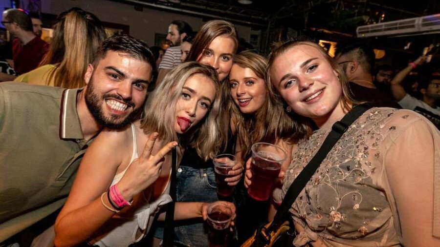 Budapest: Party District Bar-Hop with 2hr Unlimited Drinks - FAQ