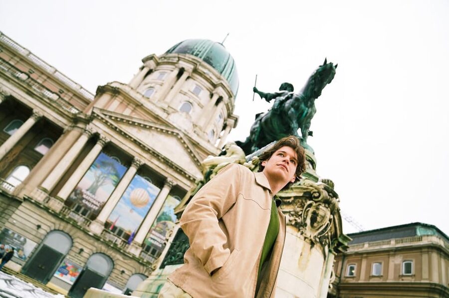 Budapest: Photo Session with Professional Local Photographer - Spring light, city streets, and outdoor conditions