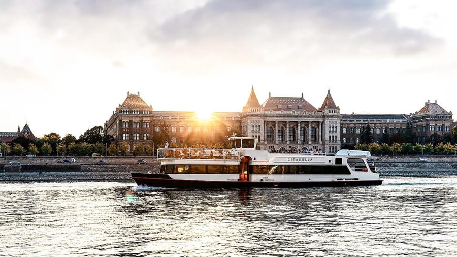 Budapest: Premium Sightseeing Cruise with Tokaj Frizzante - Inside comfort, outdoor views, and the welcome drink