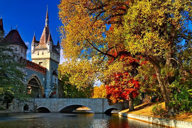 Budapest: Private 4-Hour Walking Tour with a Local - Starting at your hotel and setting the pace