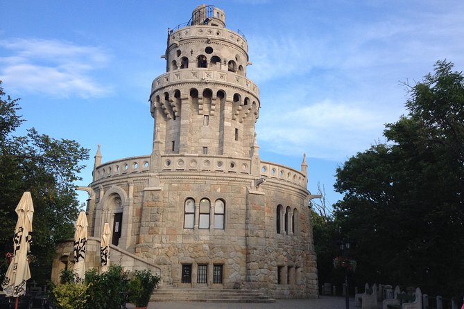Budapest: Private Adventure Sightseeing Bicycle Tour - From St. Stephen’s Basilica to Budapest’s financial district