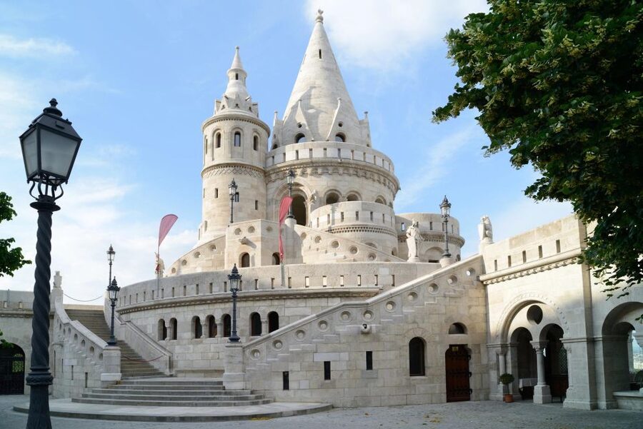 Budapest: Private City Tour with Local Guide - St. Stephen’s Basilica and Kossuth Square