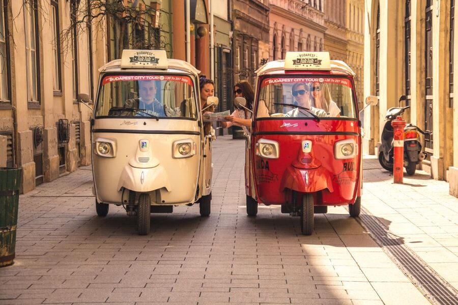 Budapest: Private City Tuk-Tuk Tour & Boat Cruise - The Jewish Quarter and Central Market Hall