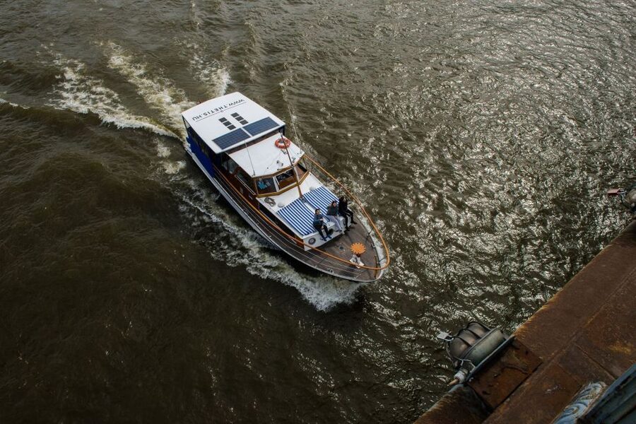 Budapest: Private Danube Yacht Cruise with Welcome Drink - Key points to know before booking