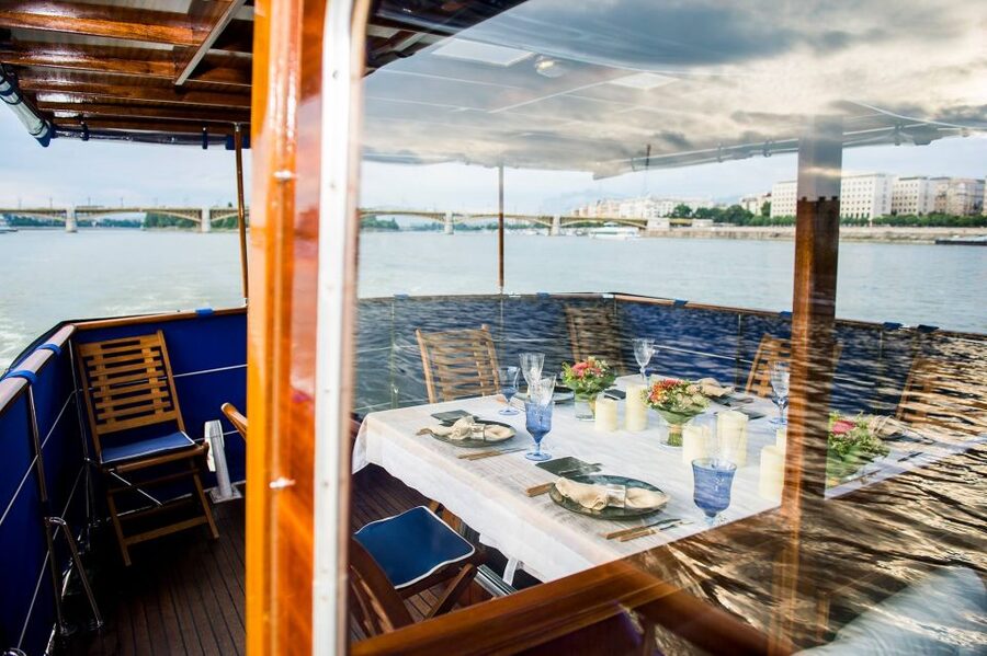 Budapest: Private Danube Yacht Cruise with Welcome Drink - Why Budapest looks best from the Danube
