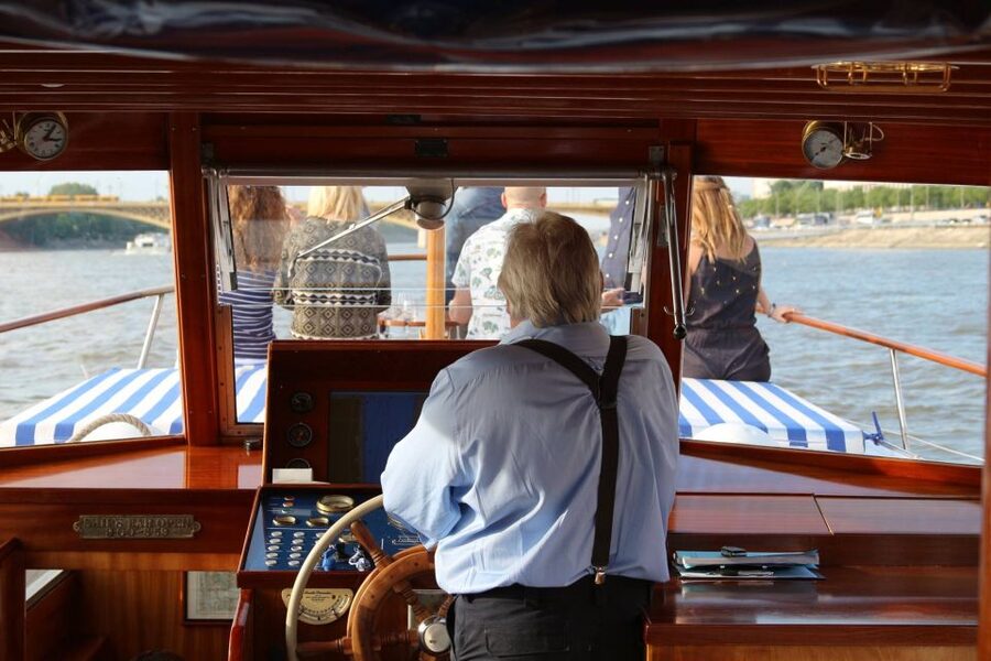 Budapest: Private Danube Yacht Cruise with Welcome Drink - Margaret Island and the turn south